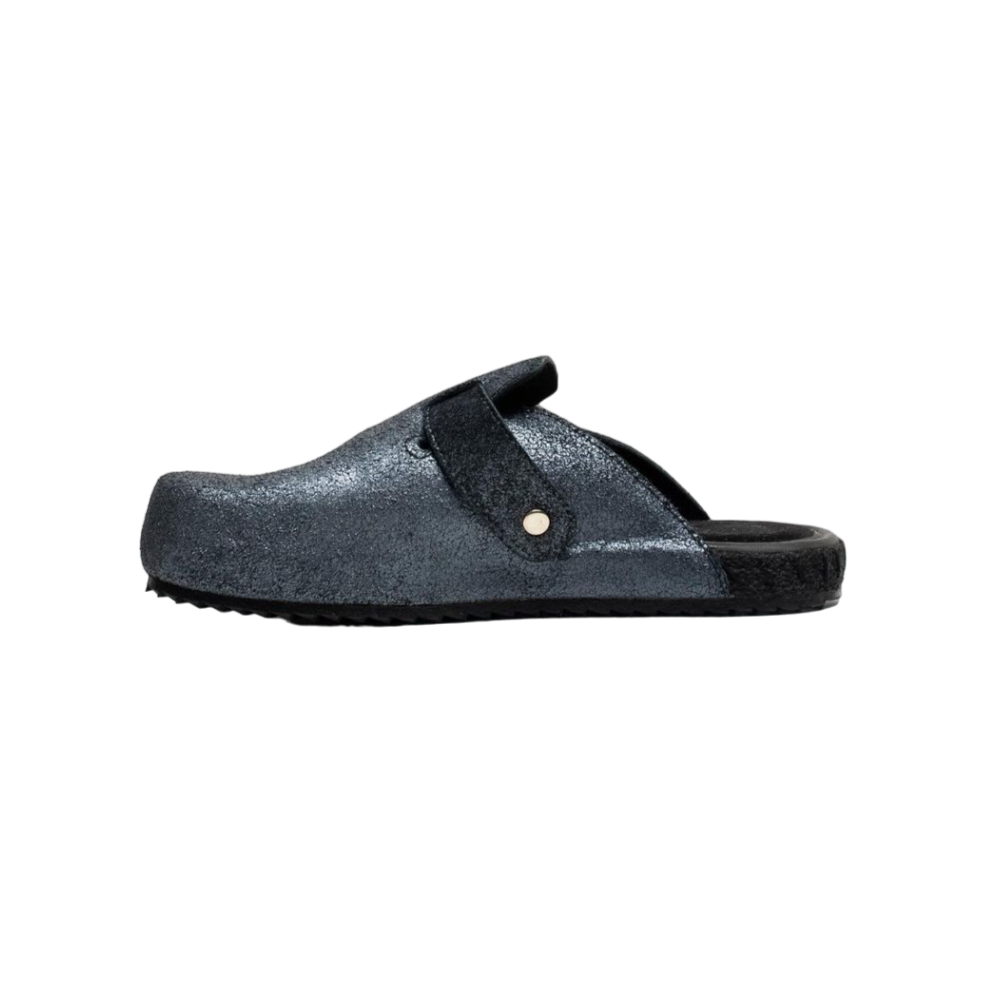 Tigah Black Mystique Clogs Side 2