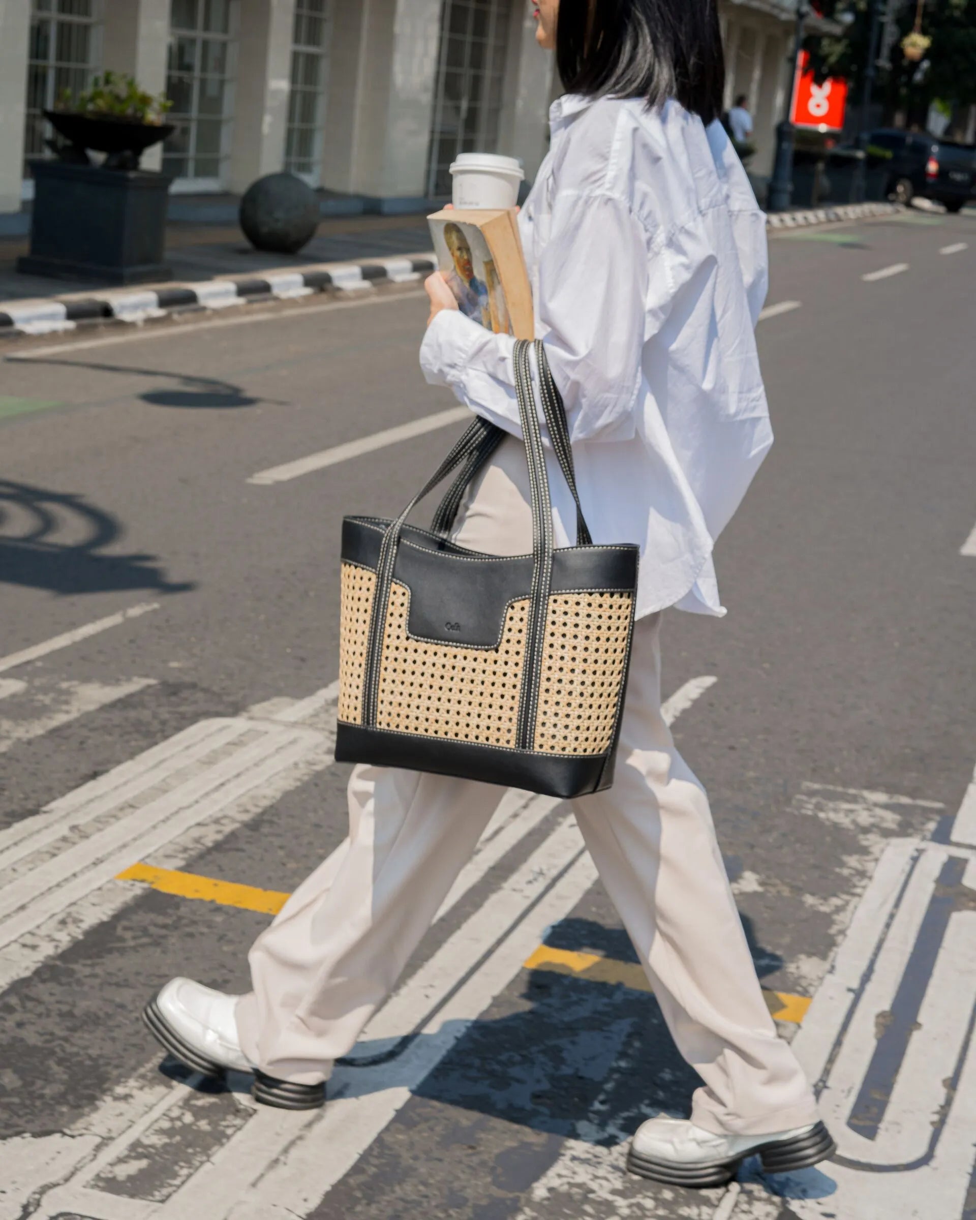Arum Totebag Black (L) - Cein Goods