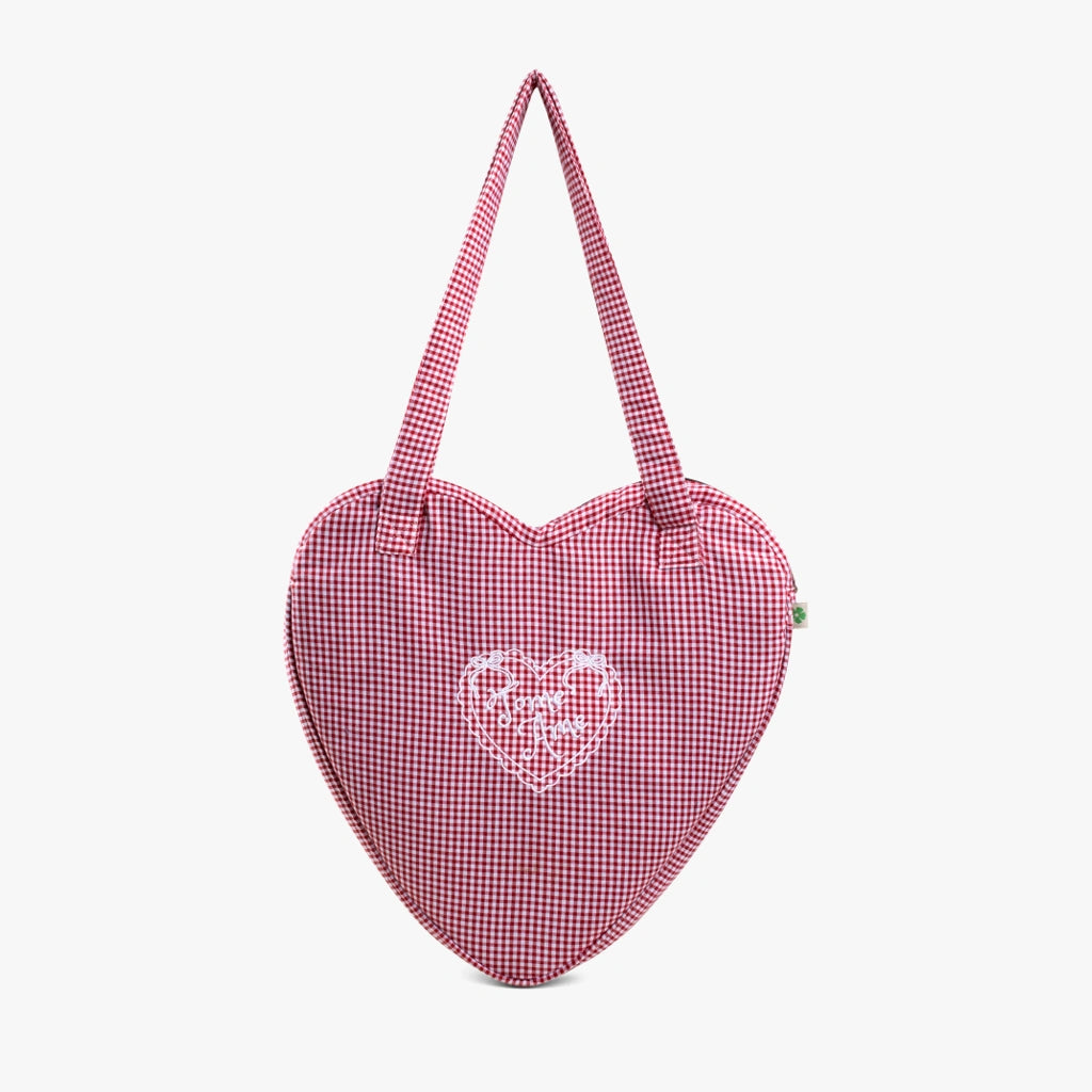 Heart-shaped bag with red and white checkered pattern on a white background
Tas wanita berbentuk hati dengan pola kotak-kotak merah dan putih di atas latar belakang putih.