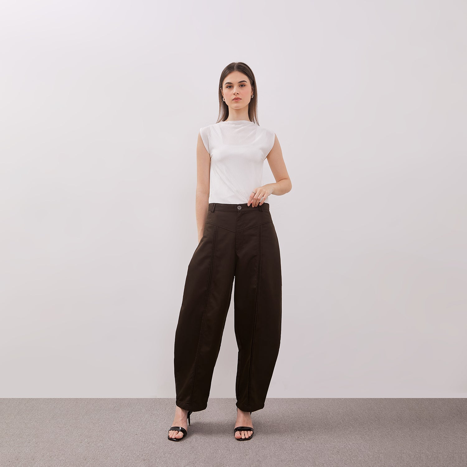 Arla Barrel Pants - Isoos Studios