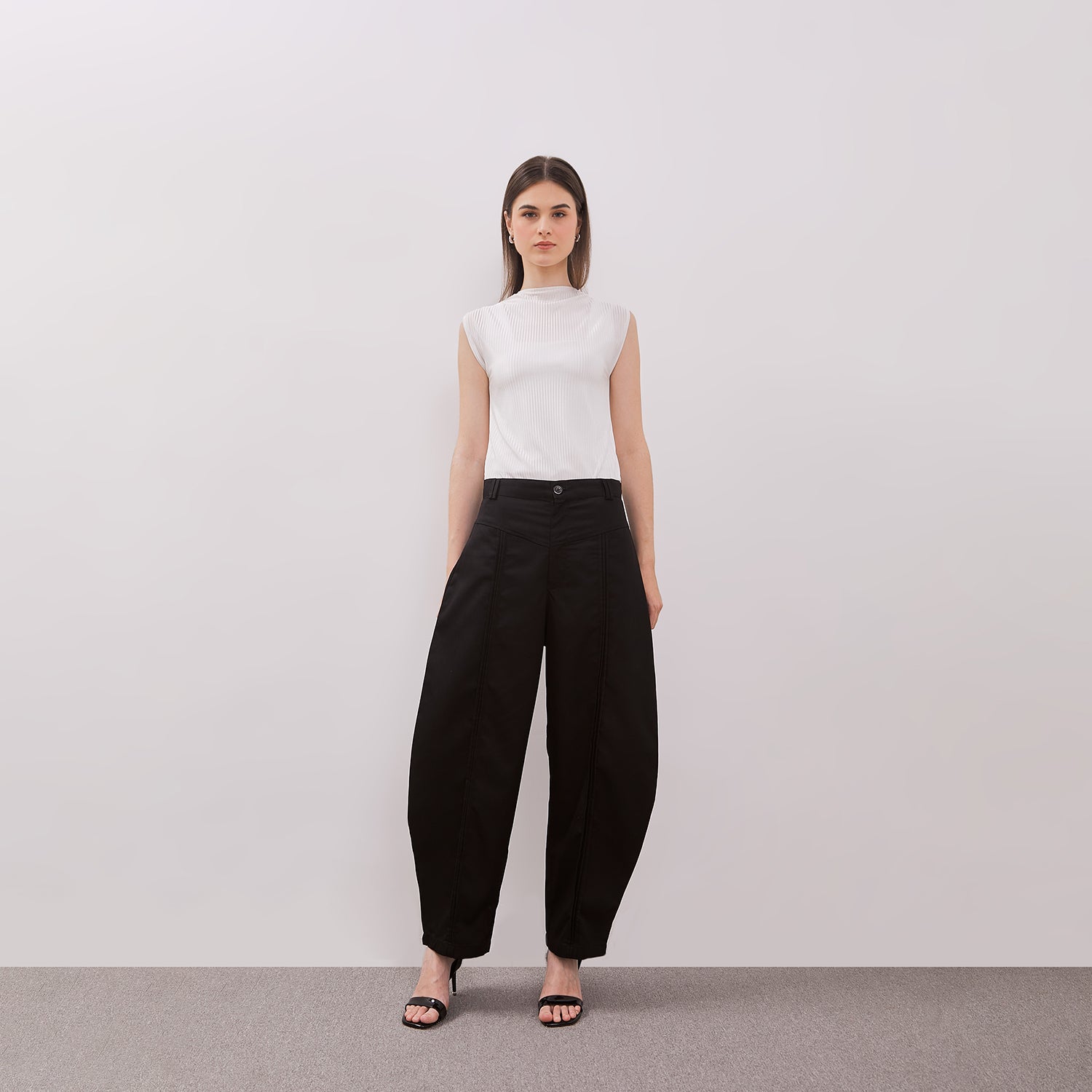 Arla Barrel Pants - Isoos Studios