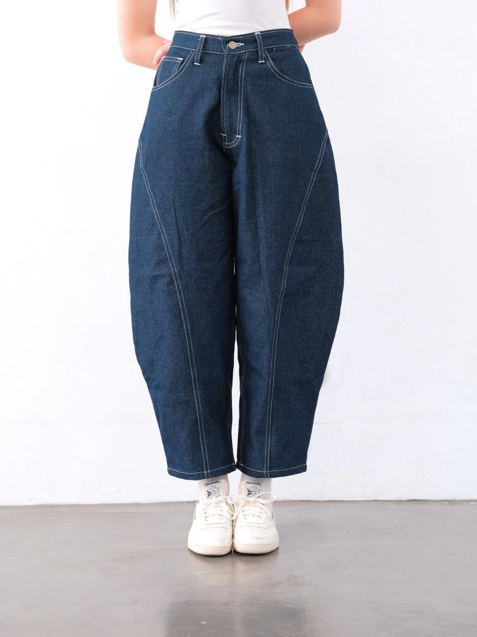 A closer look of Arlo Barrel Denim Jeans Pants frpm The Auctus worn by a woman