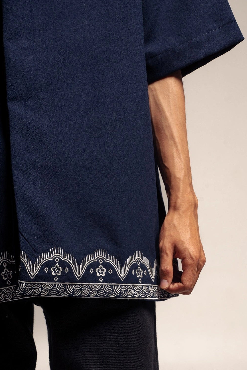 Arunika Embroidery Men Shirt Shortsleeve - Damakara