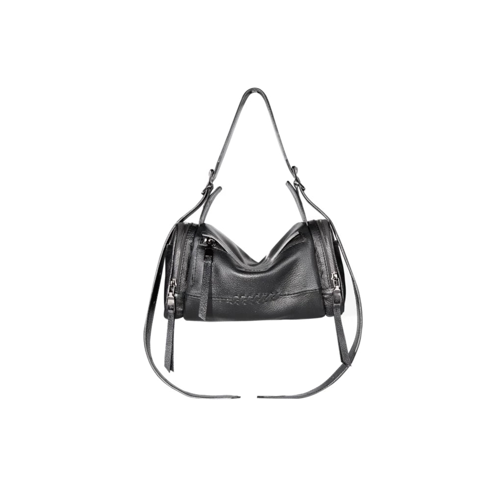 Black leather handbag with a shoulder strap on a white background
Tas wanita berbahan kulit berwarna hitam dengan tali strap bahu