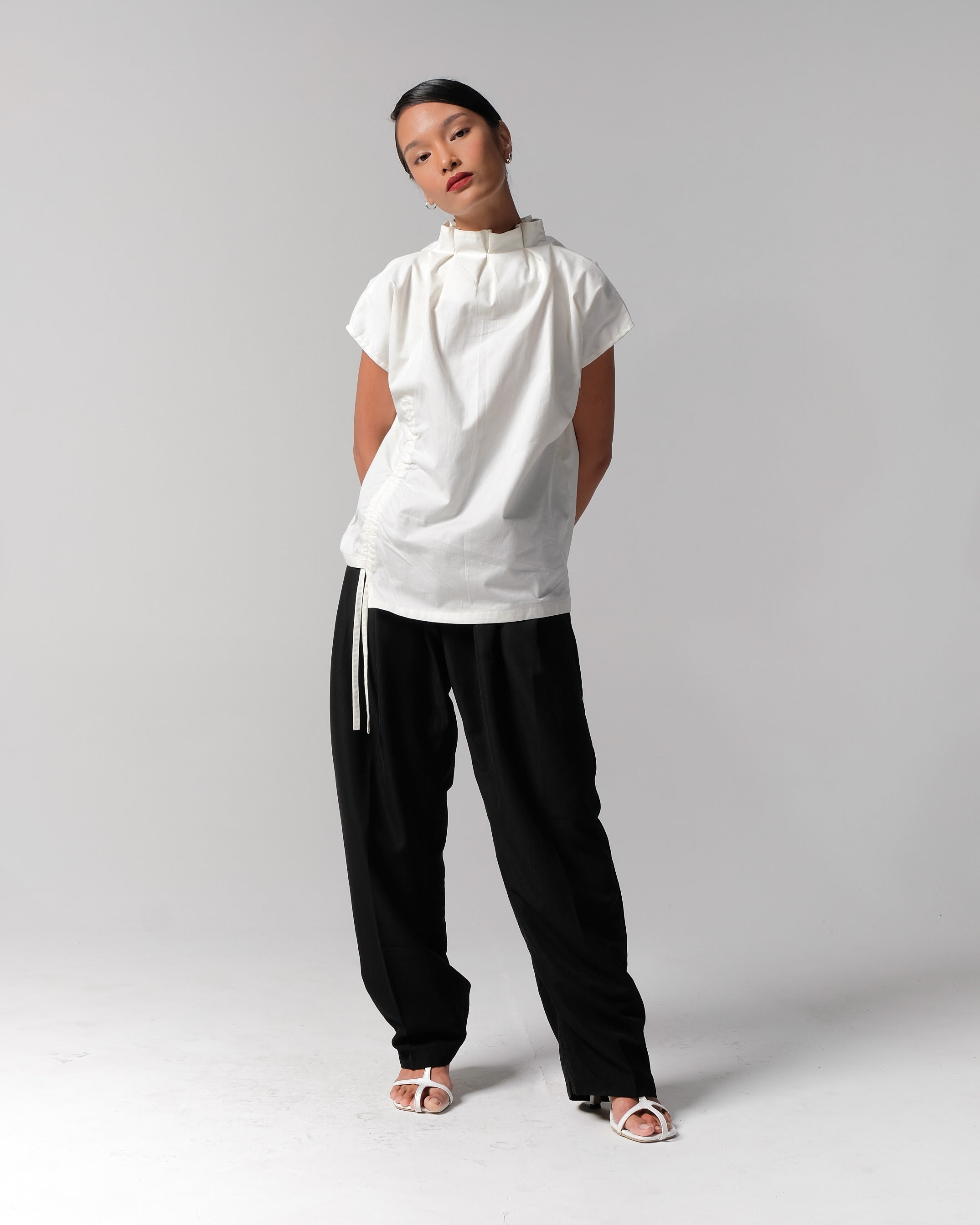 Rine Blouse BW - Kajuaruna
