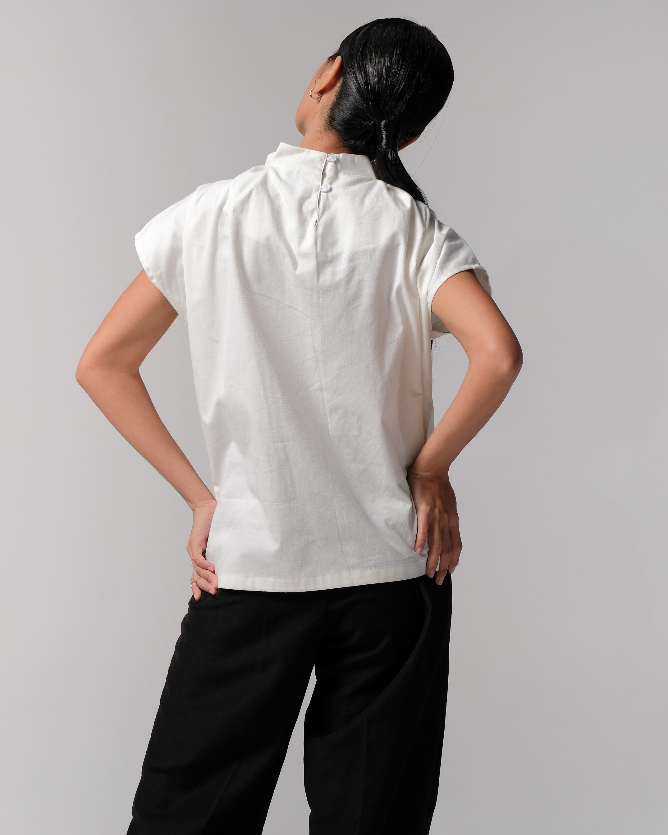 Rine Blouse BW - Kajuaruna