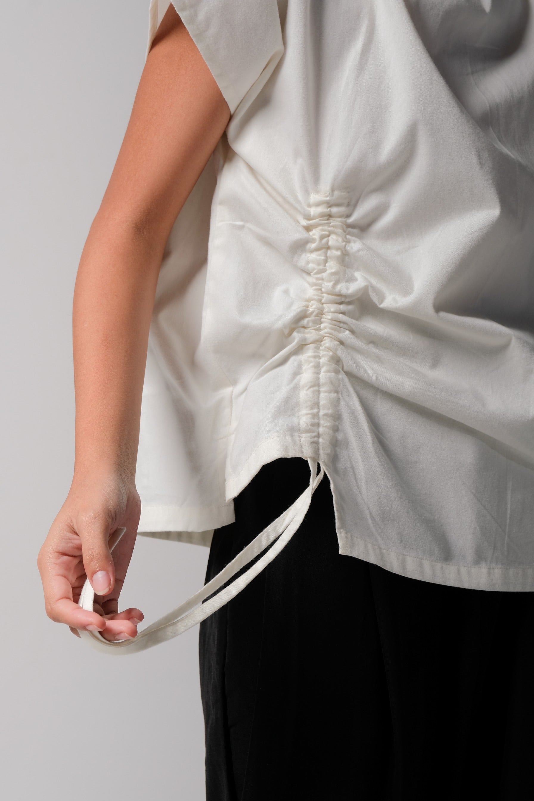 Rine Blouse BW - Kajuaruna