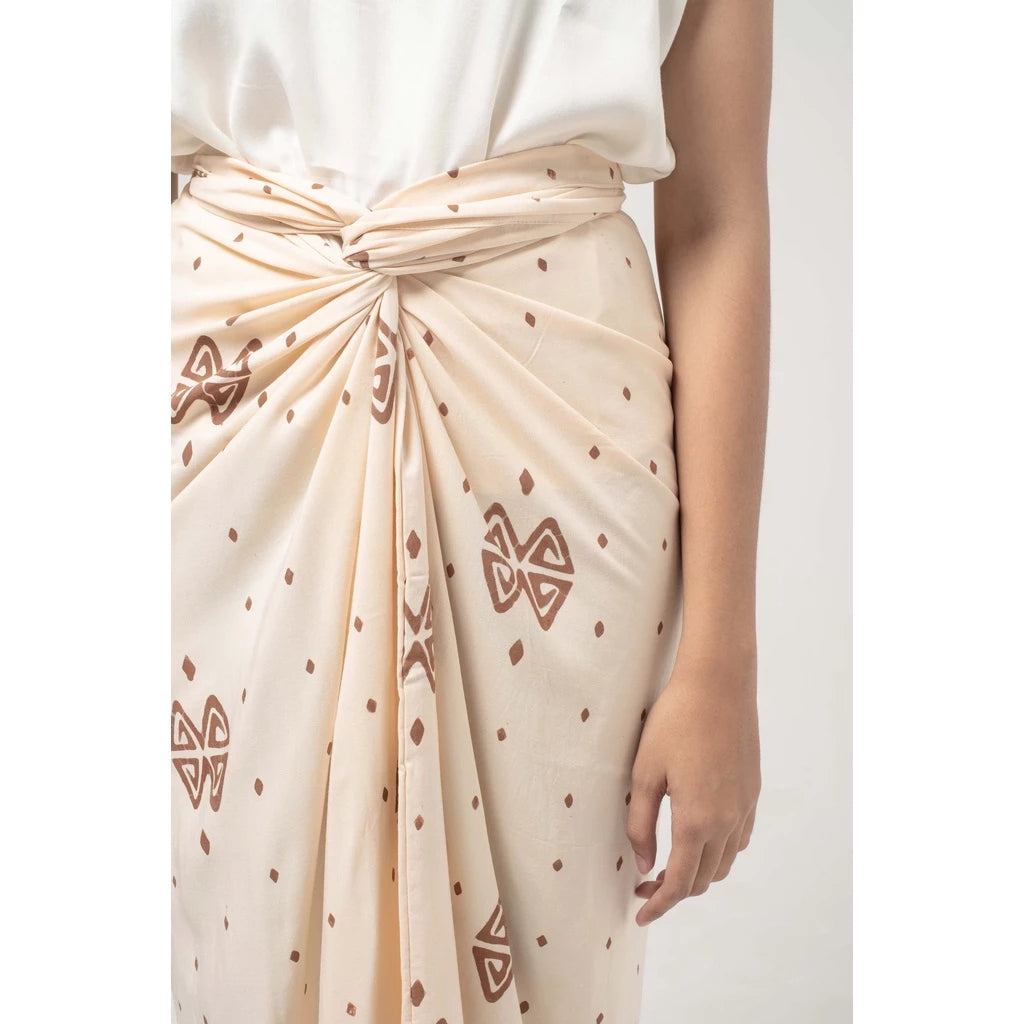 A closer look of Kaimana Skirt with broken white color and brown pattern from Damakara