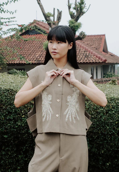 Nonaetal Hibiscus Vest - Nona