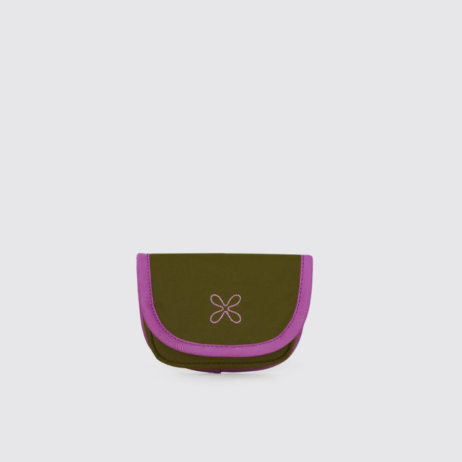 A compact card wallet with a dark green main color and purple detailing, featuring a magnetic closure and additional card slots from Exsport.