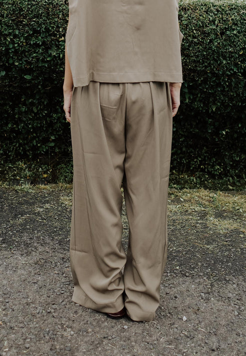 Nonaetal Hibiscus Pants - Nona