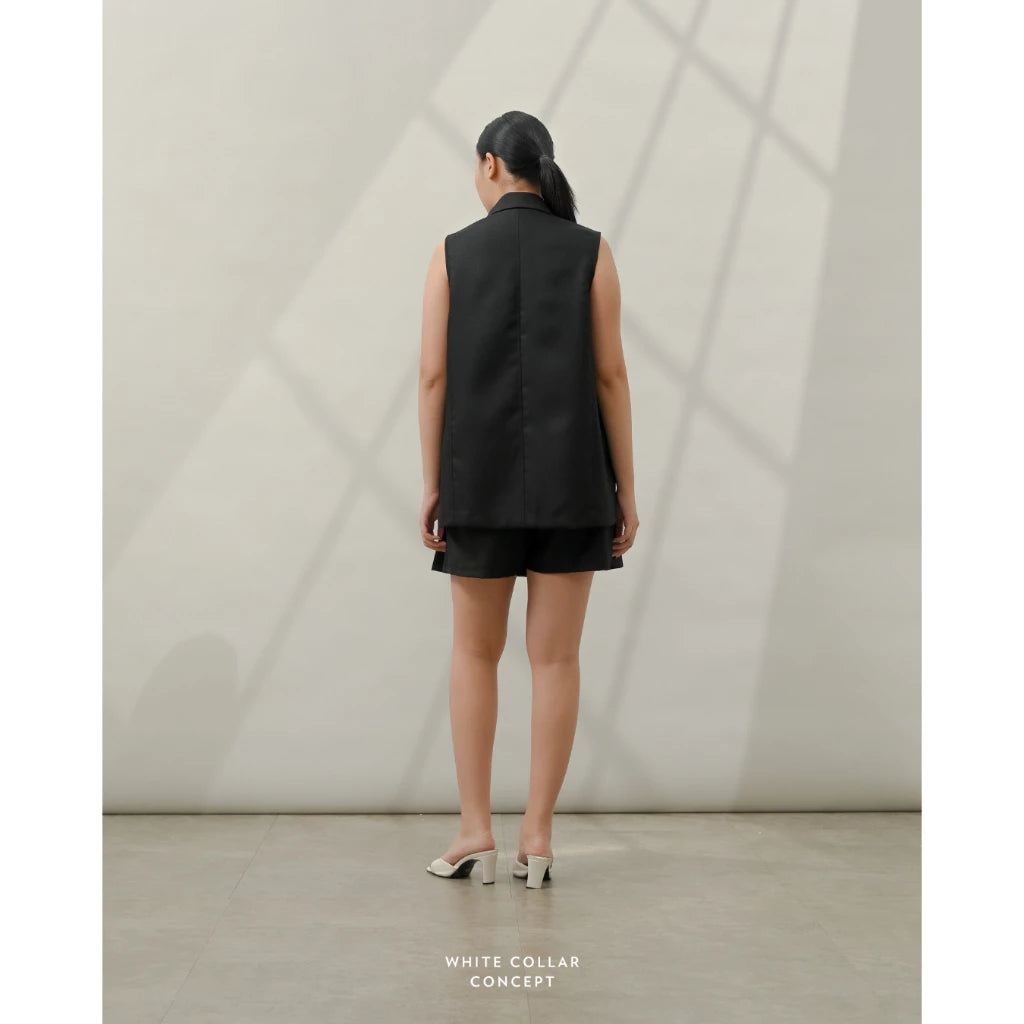 Vier Vest - White Collar Concept