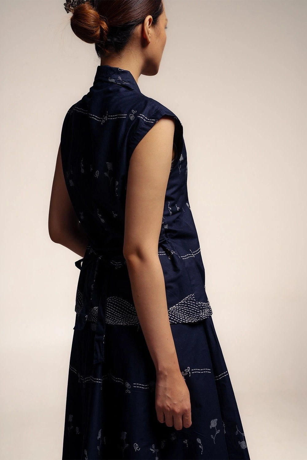 Kembali Encim Sleeveless - Damakara