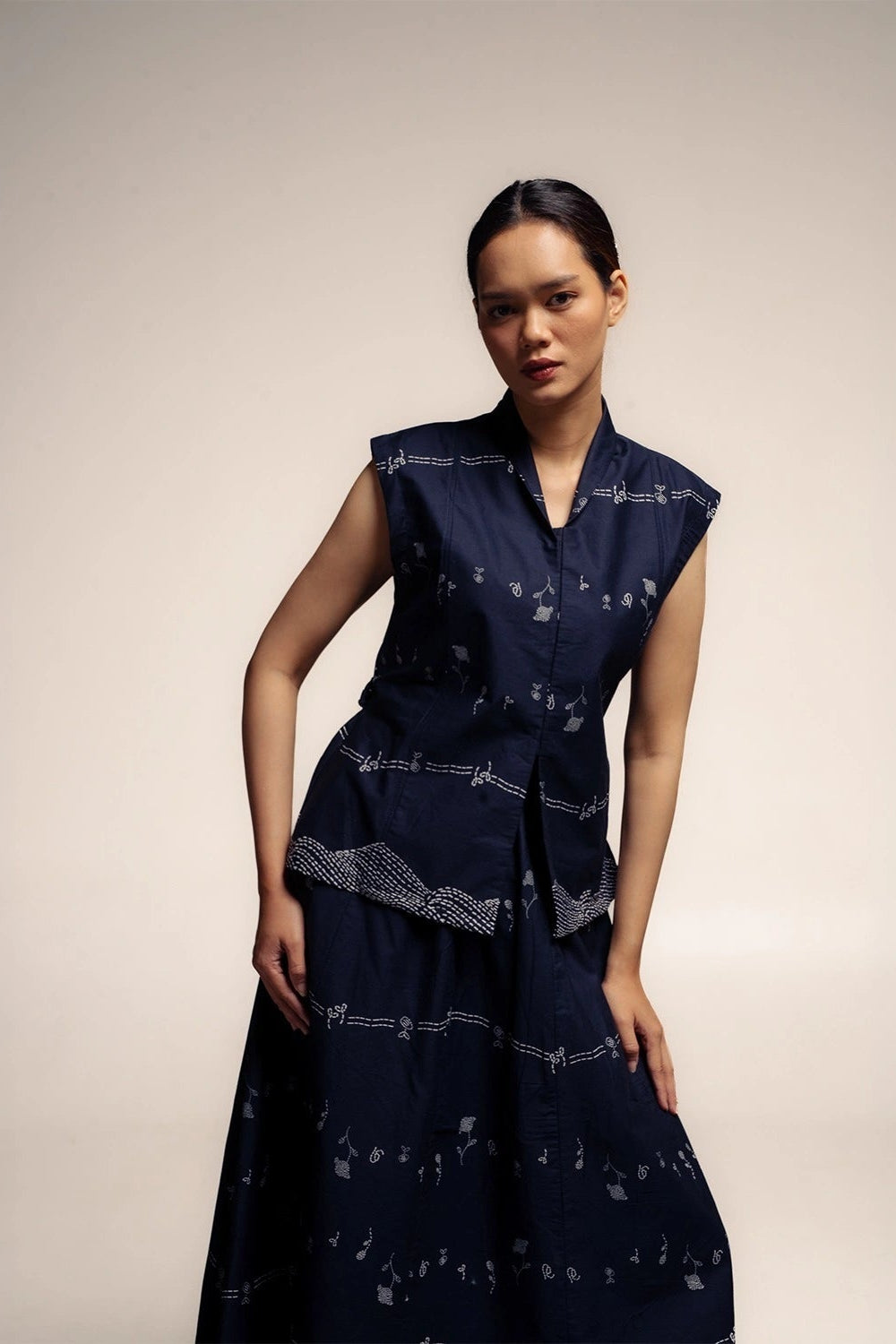 Kembali Encim Sleeveless - Damakara