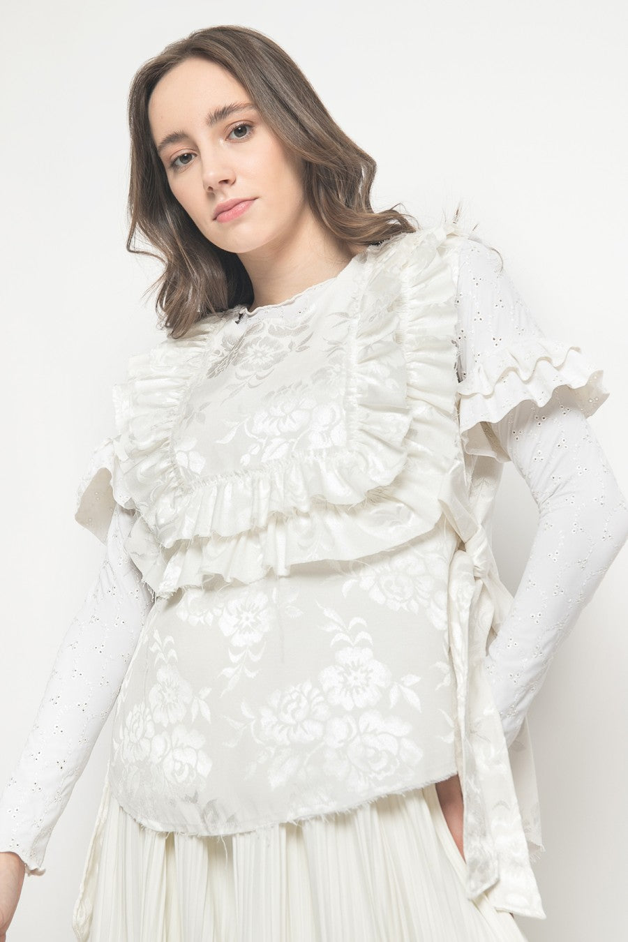 Anna Ruffle Vest White - Alexalexa