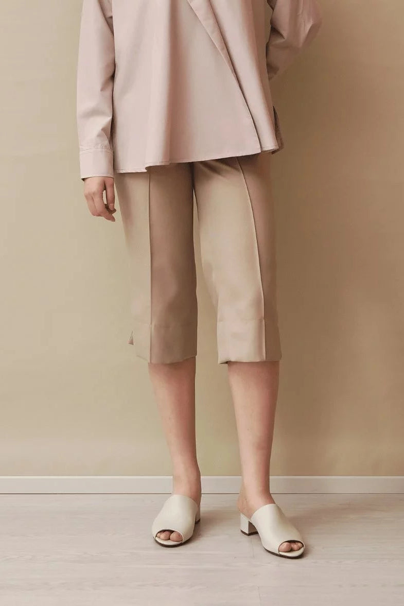 SOLR - Capri Pants Sand - LR Studio