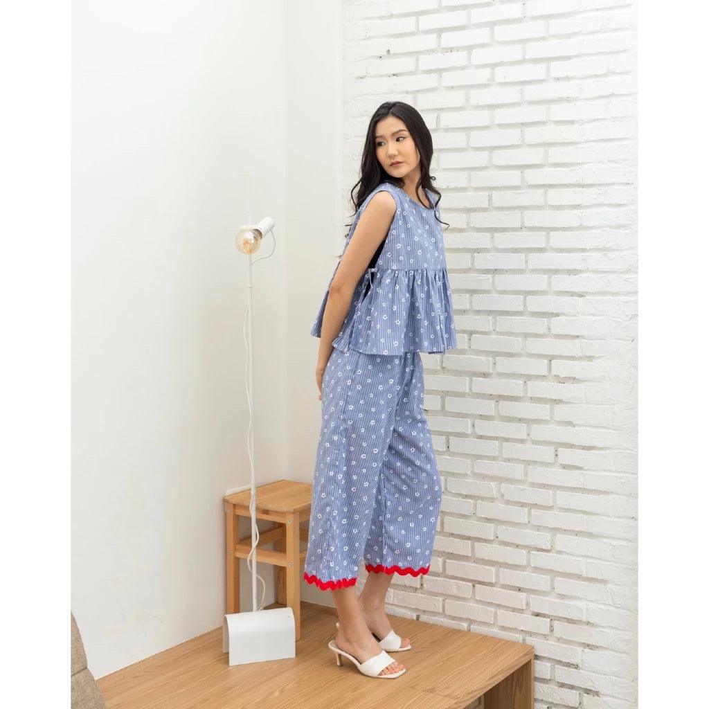 Colette Vest - Saya Saya