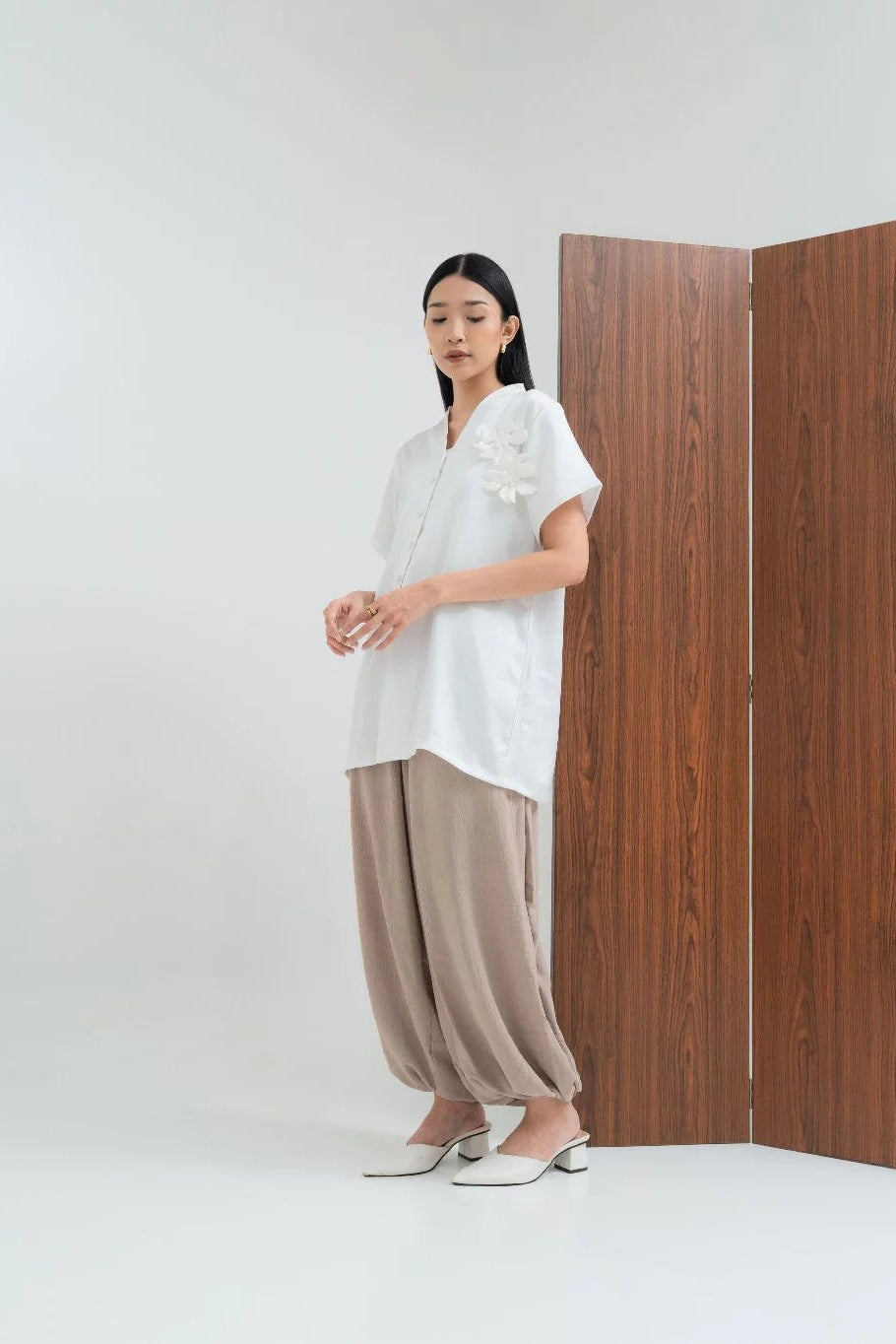 Kelana Top White - Monday To Friday