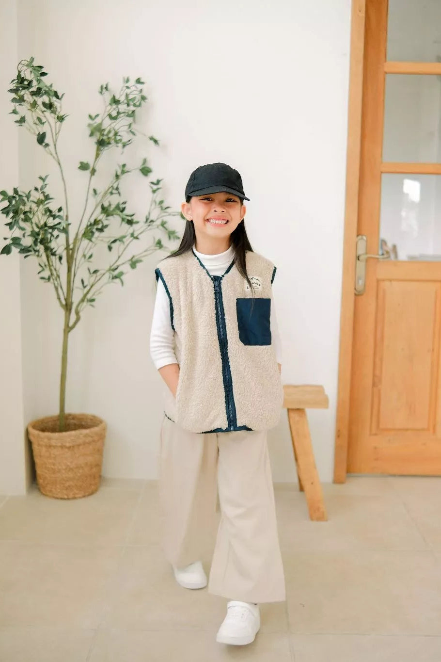 Willow Vest Oat - Little Wanderer