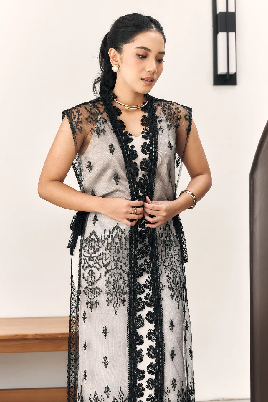 Aura Sheer Vest Black - Mine