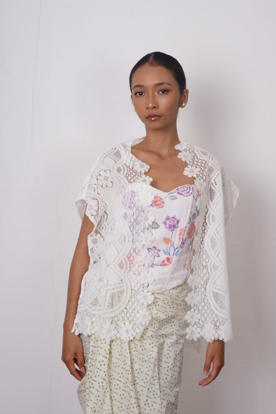 Uma Outer Brokat White - Manikan