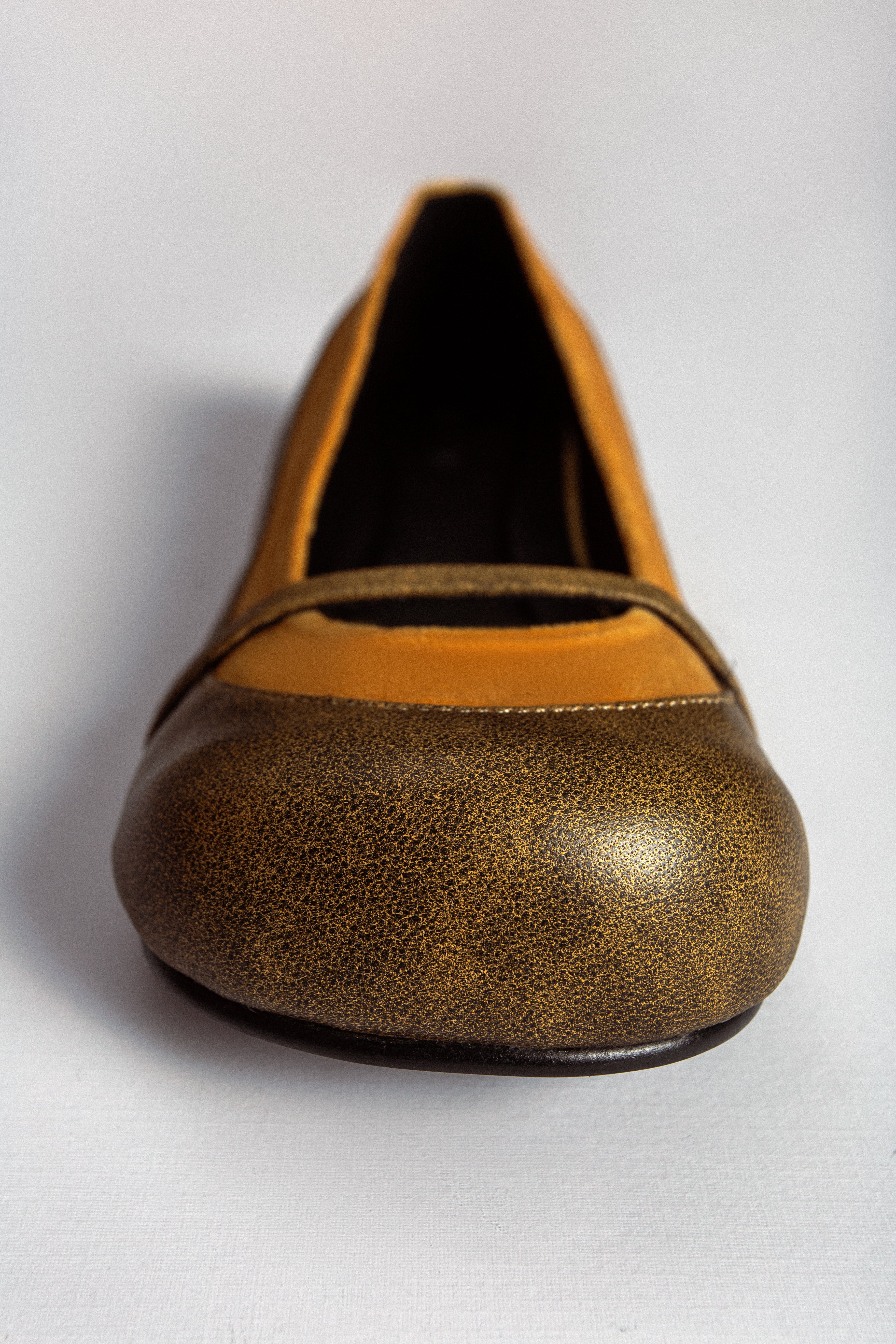 Line Flats Antique Camel - MTW