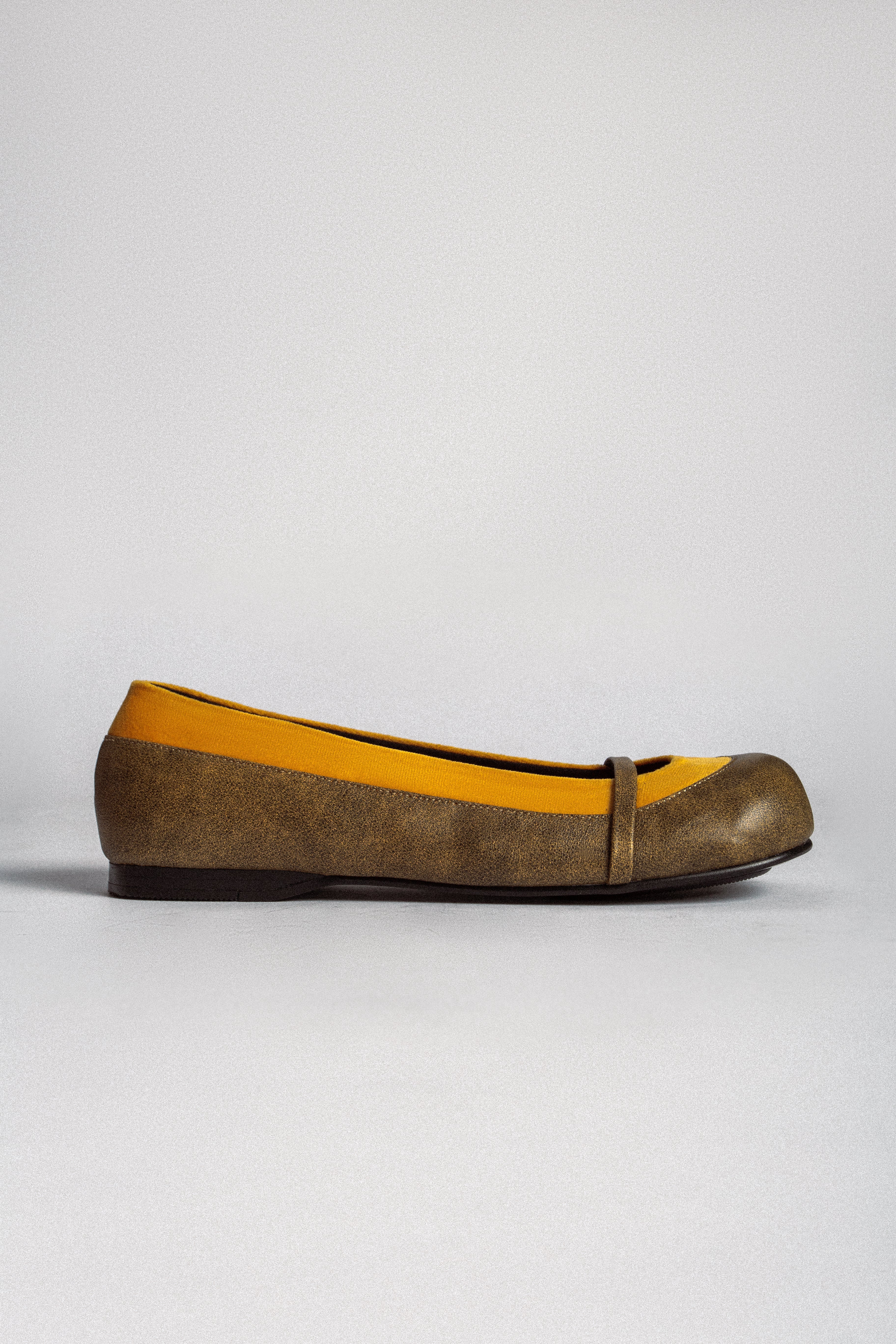 Line Flats Antique Camel - MTW