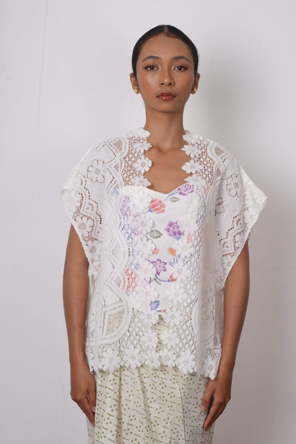 Uma Outer Brokat White - Manikan