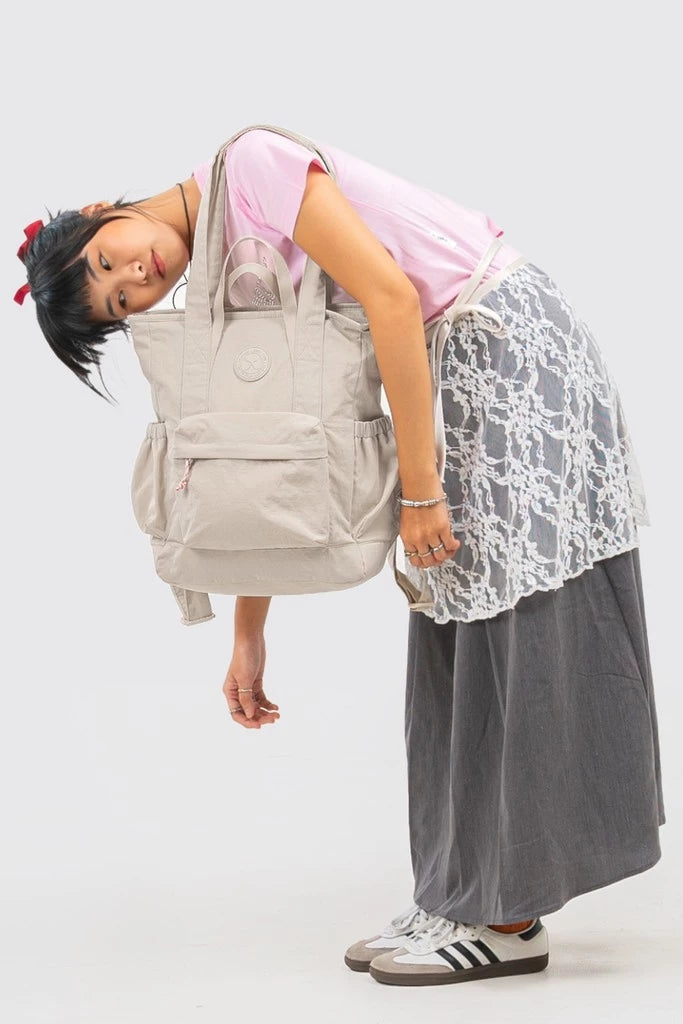 Person holding a beige 2in1 laptop bag by Exsport Bag with a white background