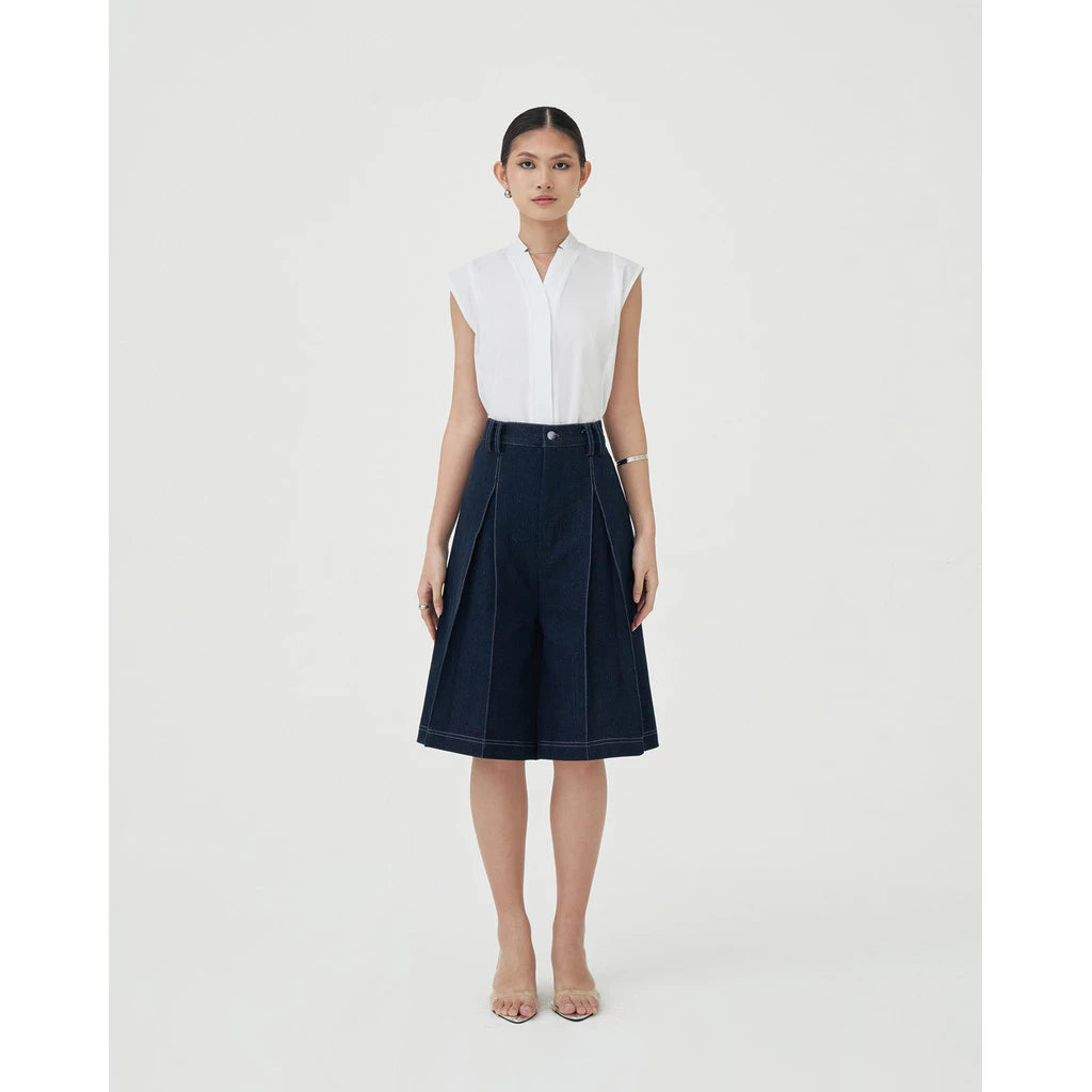Person wearing wide-leg short jeans by Achete de Nous paired with white top.