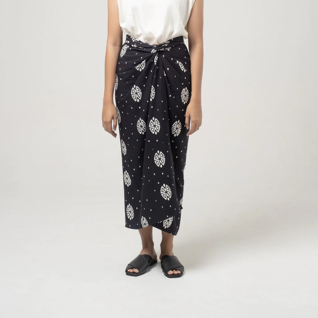 A closer look of Kaimana Skirt with black-colored