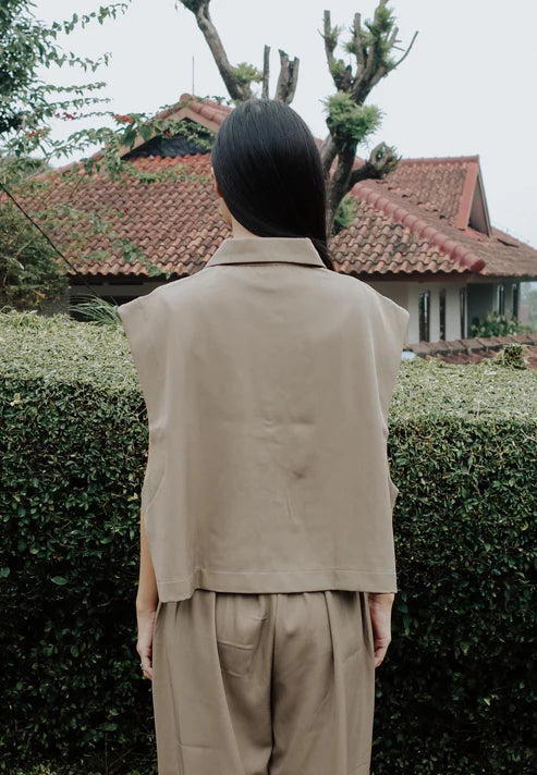 A back view of Nonaetal Hibiscus Vest