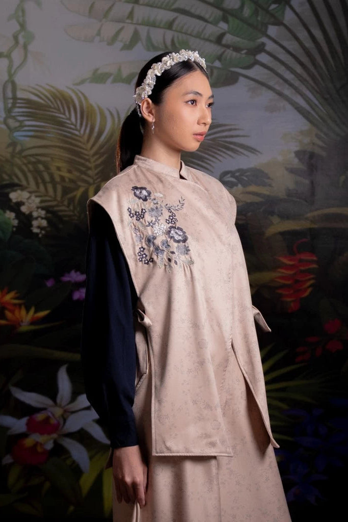 Nonaetal Nucifera Whisper Embroidery Vest Winter Cream - Nona