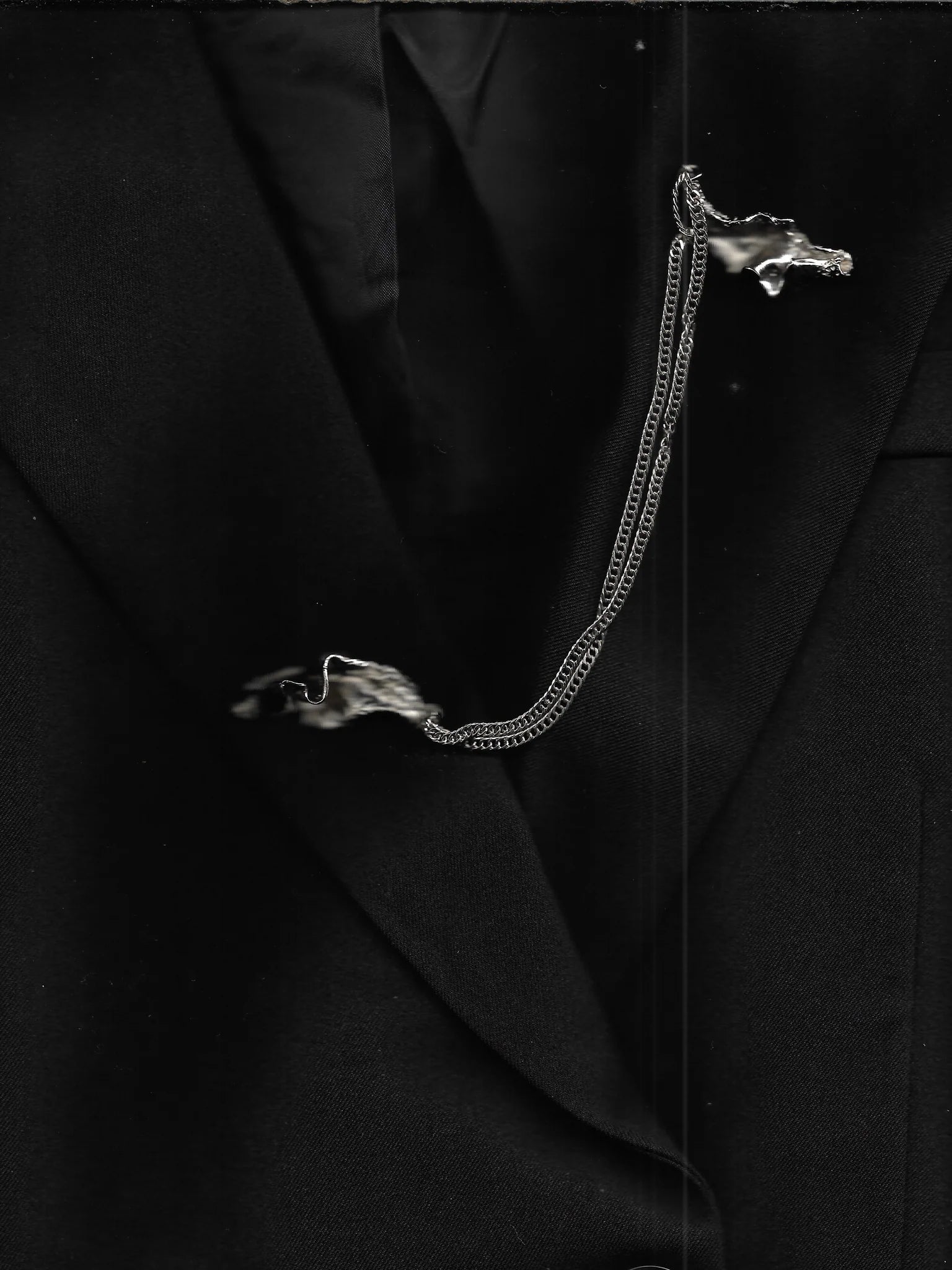 Mengering Brooch - Gelap Ruang Jiwa