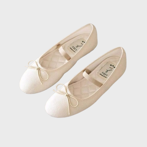 Pair of light brown-colored ballet flatshoes with a bow accents on a white background

Sepasang flat shoes wanita berwarna coklat muda dengan hiasan pita pada latar belakang putih