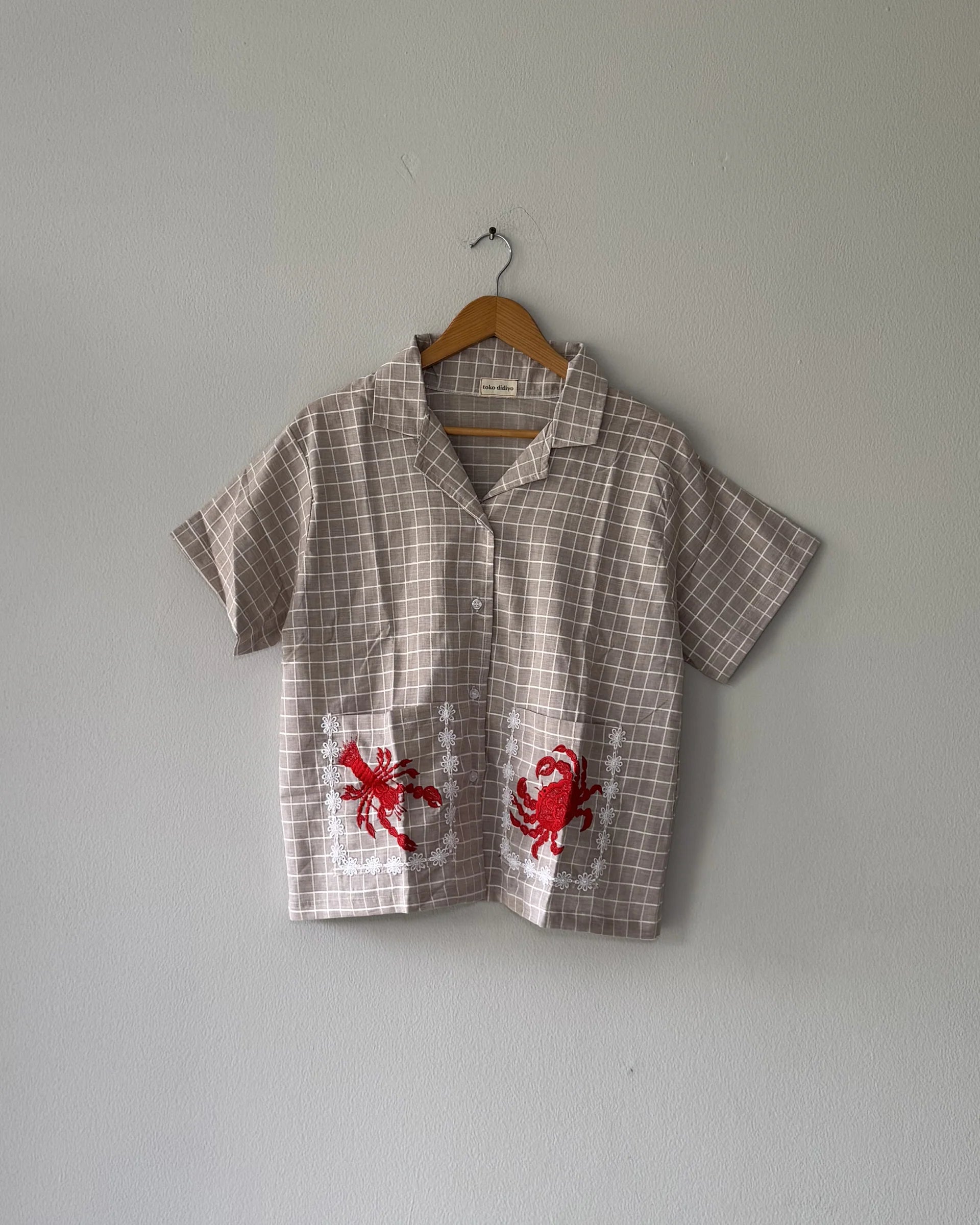 Carabi Embroidery Shortsleeve Shirt - Toko Didiyo