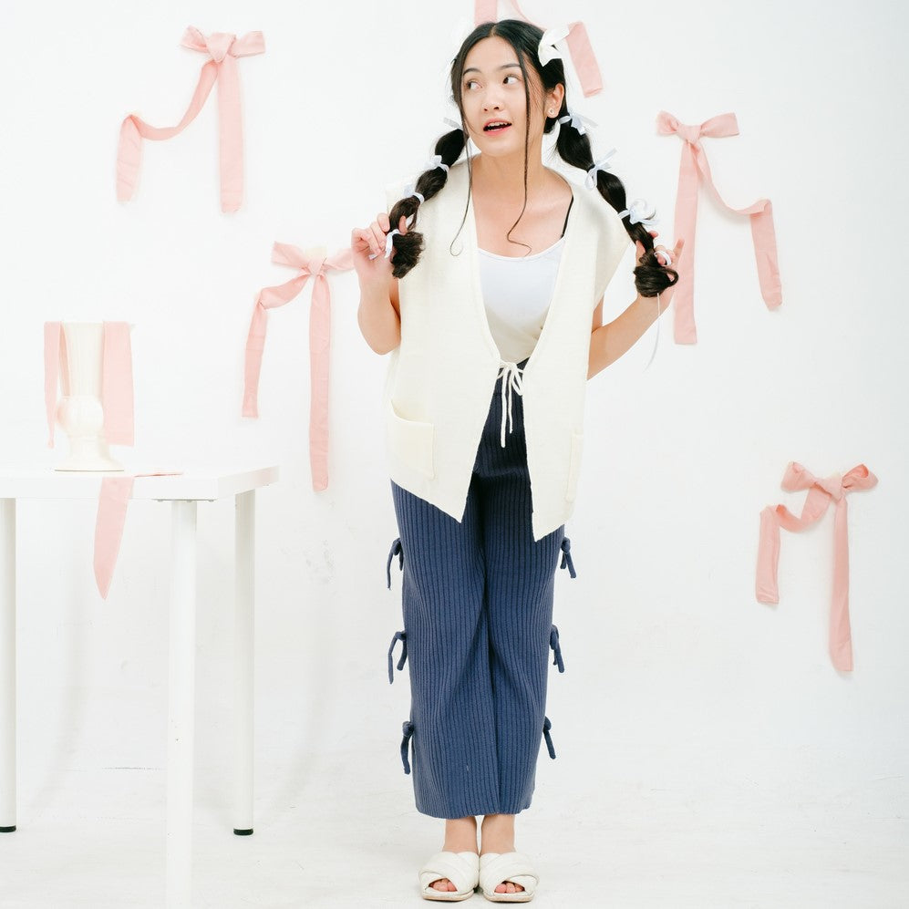 ​Pharita Ribbon Vest White - Vintage House