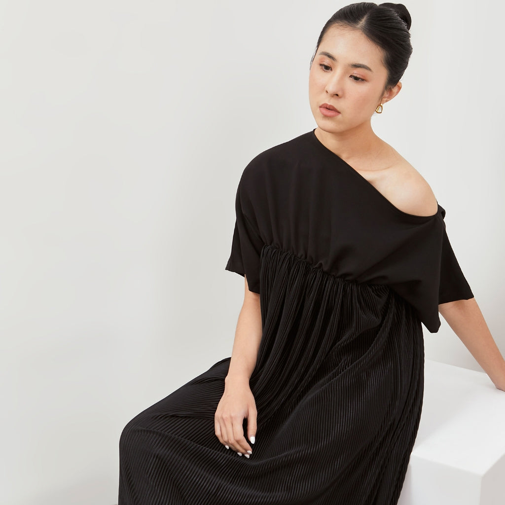 Tamala Pleated Dress - Isoos Studios