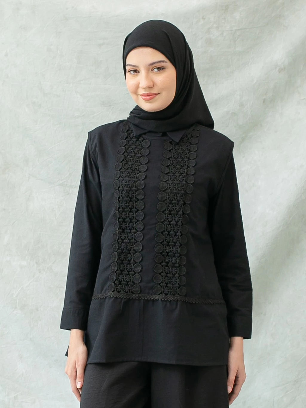 Mid Lace Shirt Black - Aumone