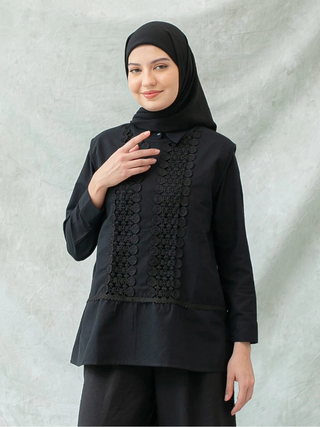 Mid Lace Shirt Black - Aumone