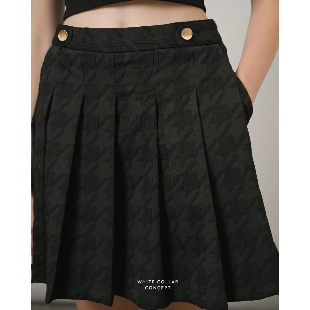 Vier Skort - White Collar Concept