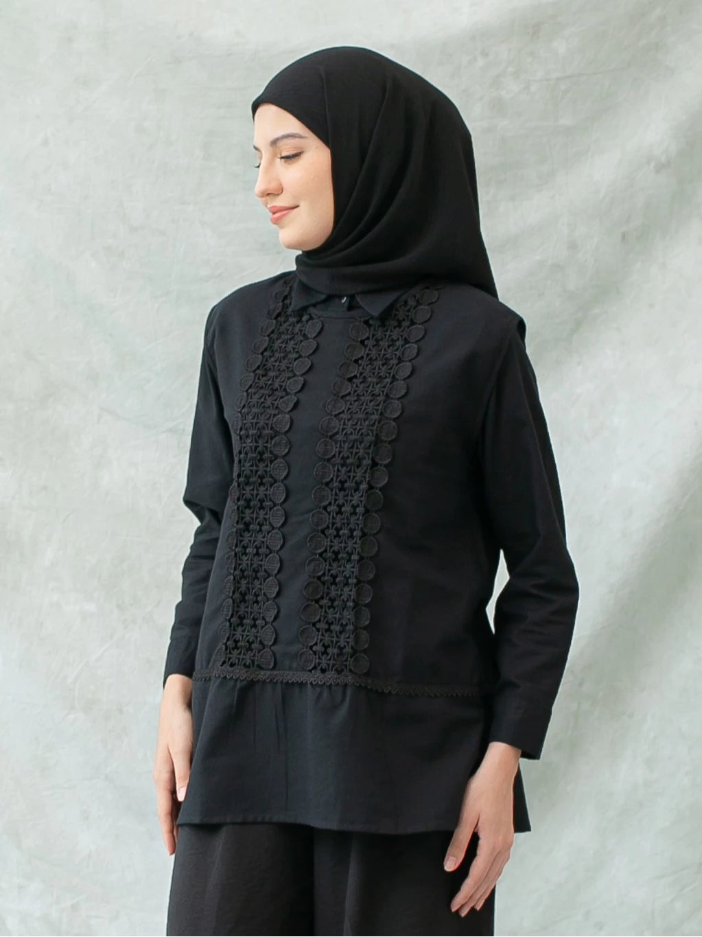 Mid Lace Shirt Black - Aumone