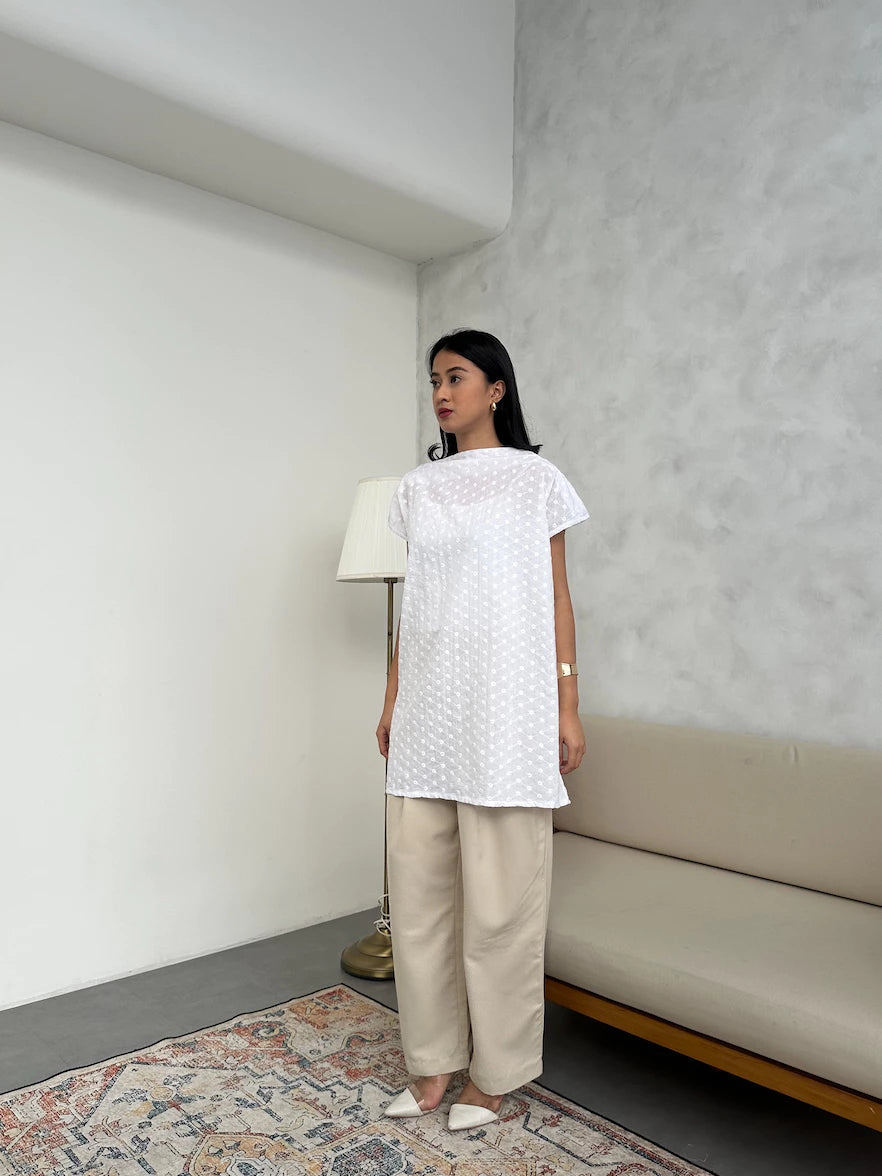 Samara Top White - Monday To Friday