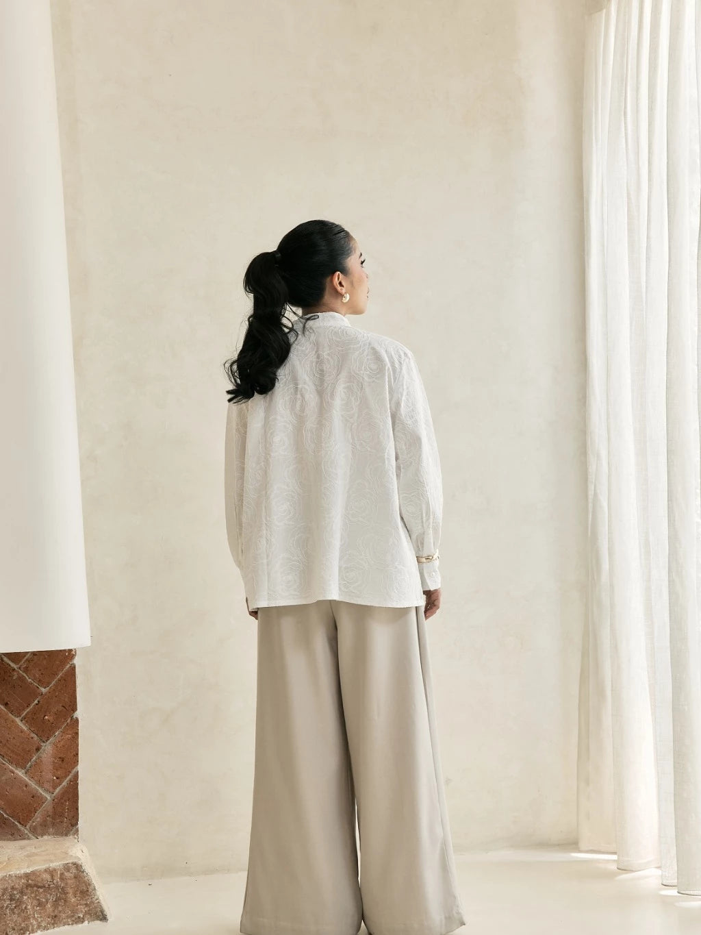 Flora Broken White - Mine