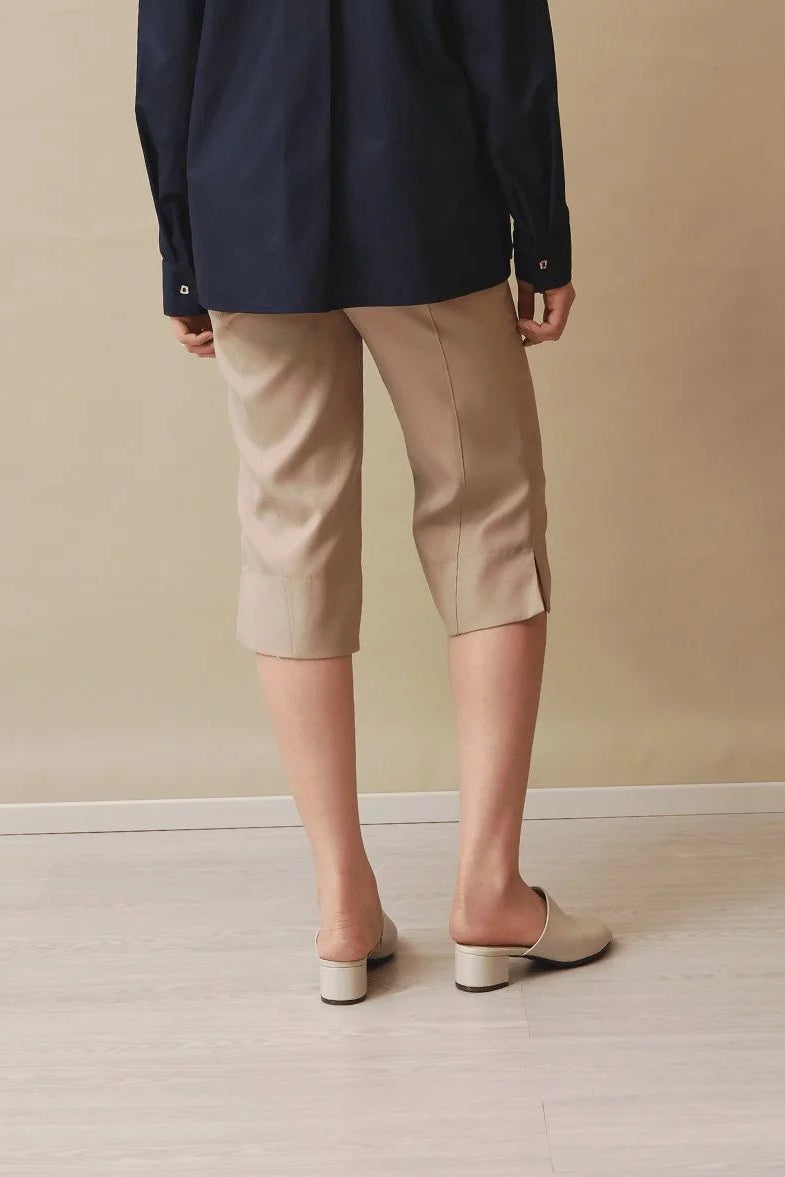 SOLR - Capri Pants Sand - LR Studio