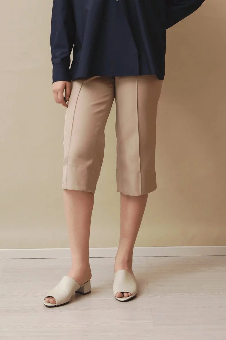 SOLR - Capri Pants Sand - LR Studio