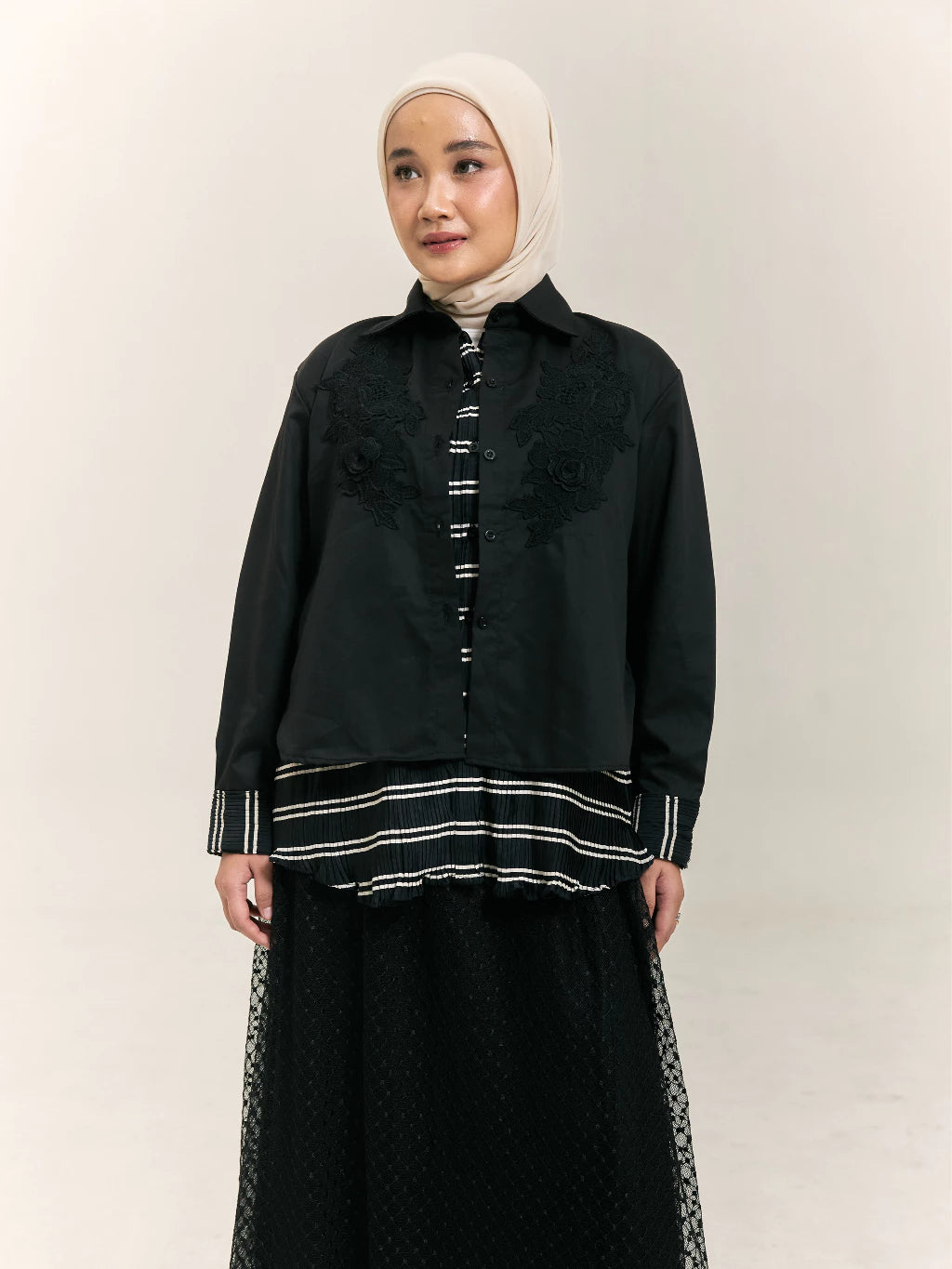 Firly Noir Embroidery Shirt Black - Mine