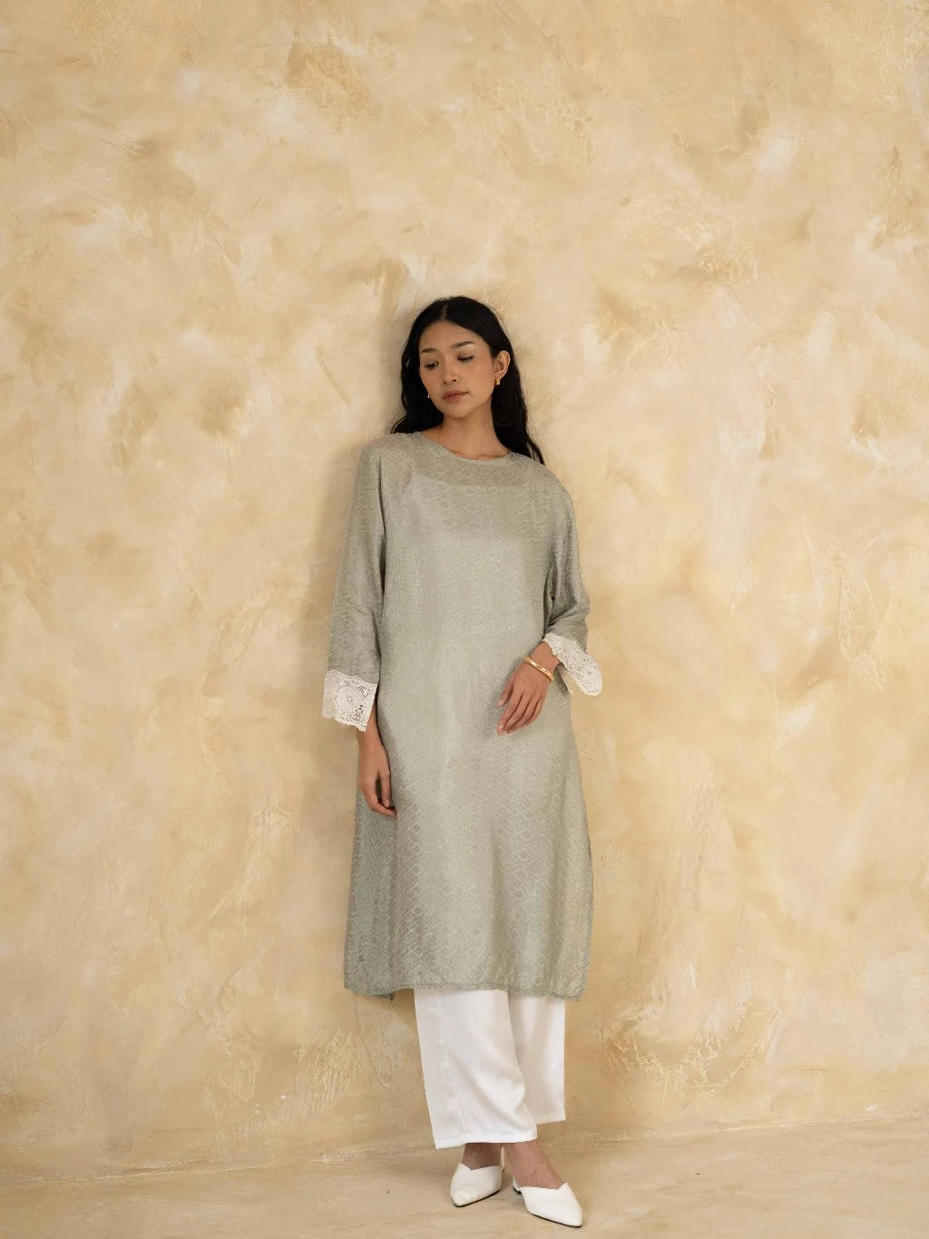 Ardin Tunik - Monday To Friday