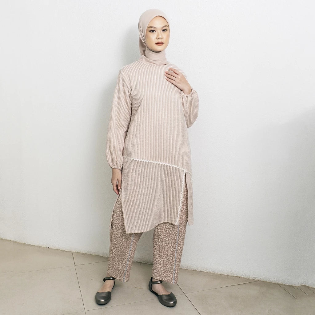 Biku Slit Tunic Creme - Aumone