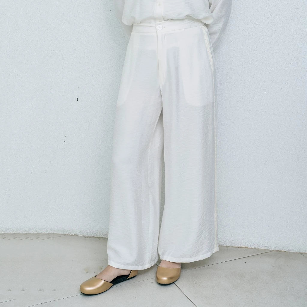 Lacey Flowy Pants White - Aumone